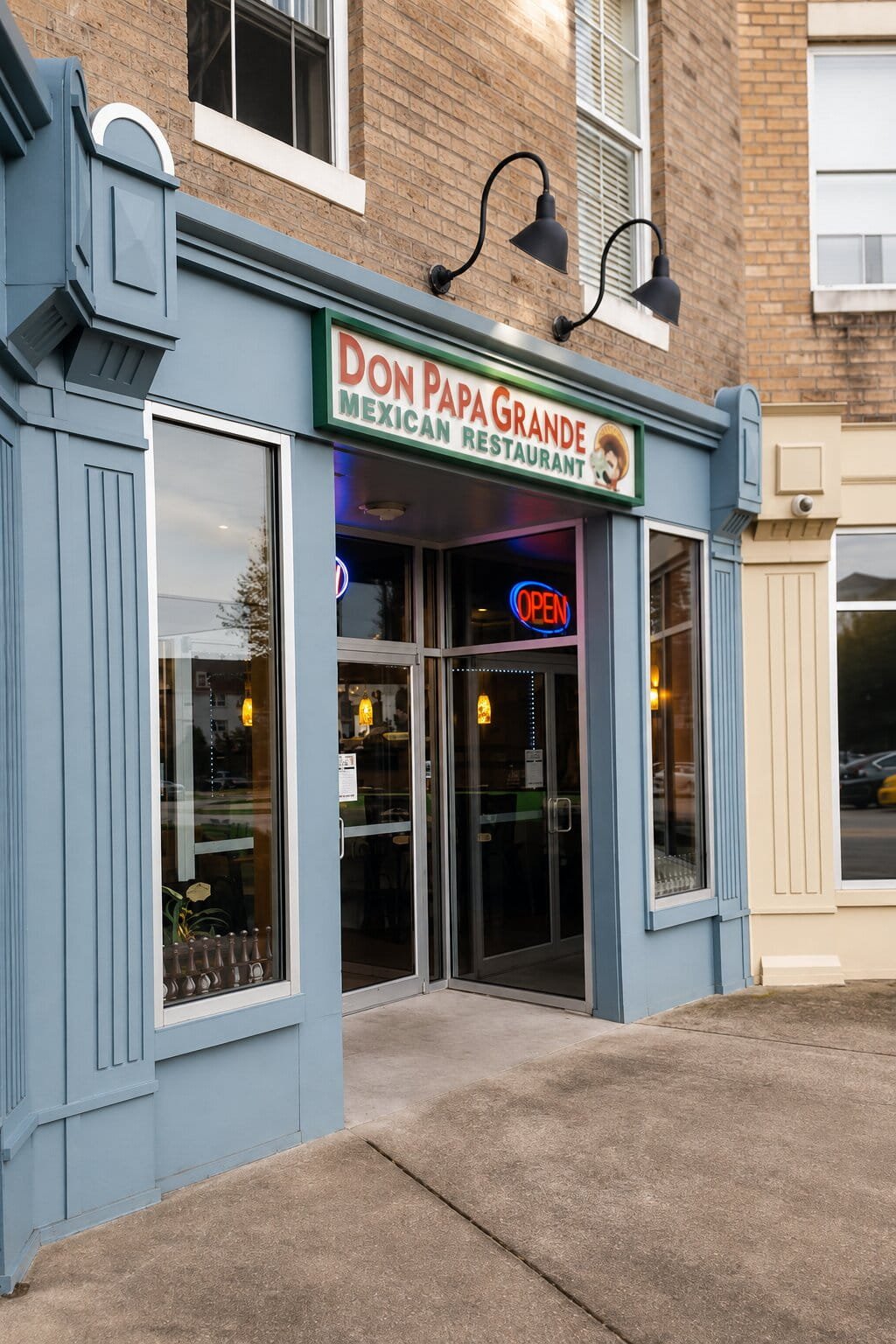 Entrance and storefront of Don Papa Grande in Chester, Virginia